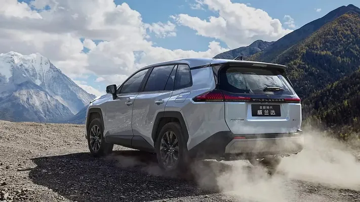 Toyota RAV4 дебютировал в Китае в двух локальных версиях