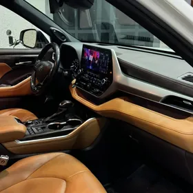 Toyota Highlander 2021