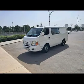 Nissan Urvan 2009