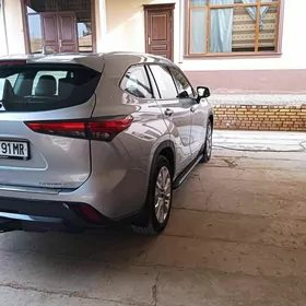 Toyota Highlander 2021