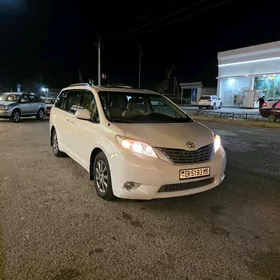 Toyota Sienna 2010