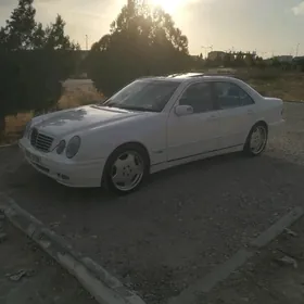 Mercedes-Benz E320 2001