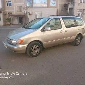 Toyota Sienna 1999