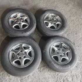 205 70 14 TOYTA KAMRY