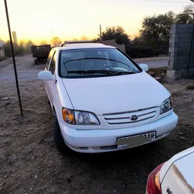 Toyota Sienna 1999