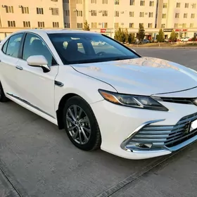Toyota Camry 2021