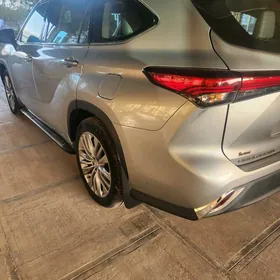Toyota Highlander 2021