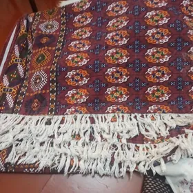 подушки, покрывало, скатерти