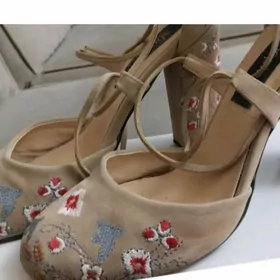 Босоножки турецкий 39 раз.