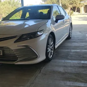 Toyota Camry Hybrid 2021