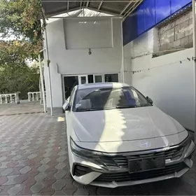 Hyundai Elantra 2025