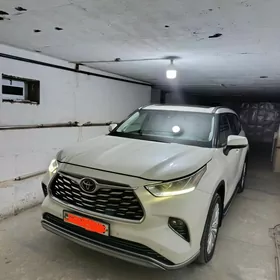 Toyota Highlander 2021