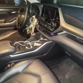 Toyota Highlander 2021