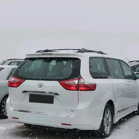 Toyota Sienna 2019