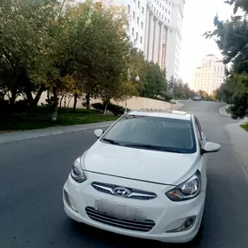 Hyundai Accent 2012