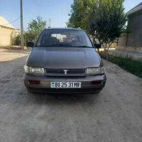 Mitsubishi Chariot 1992