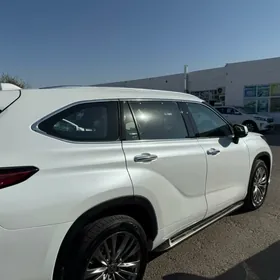 Toyota Highlander 2021