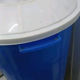 Ведро с крышкой