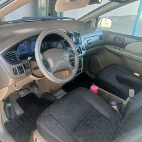 Toyota Sienna 2002