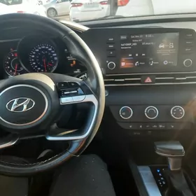 Hyundai Elantra 2022