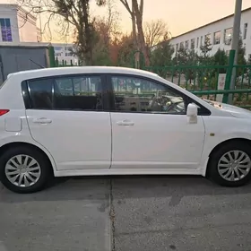 Nissan Versa 2012