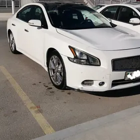 Nissan Maxima 2010