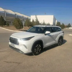 Toyota Highlander 2021