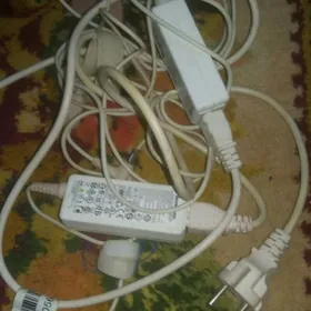 Blok pitaniýya/Netbook