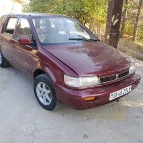 Mitsubishi Chariot 1993