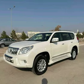 Toyota Land Cruiser Prado 2013