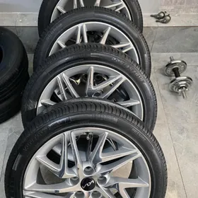 Kia  Stinger  r18 radnoÿ