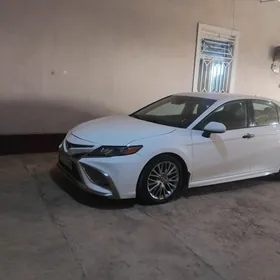 Toyota Camry 2020