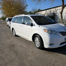 Toyota Sienna 2011