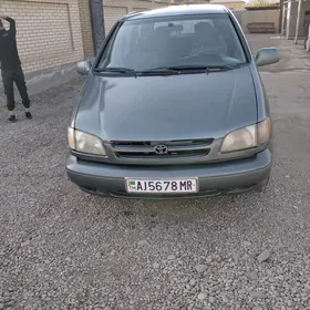 Toyota Sienna 1999