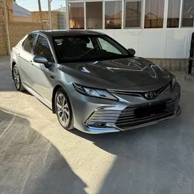 Toyota Camry 2021