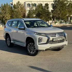 Mitsubishi Pajero 2020