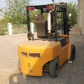 Kara Forklift 2002
