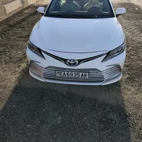 Toyota Camry 2021