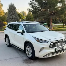 Toyota Highlander 2021