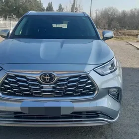 Toyota Highlander 2021