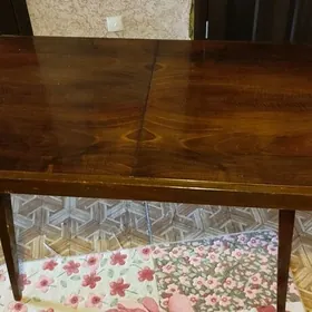 Раскладной стол и 6 стульев