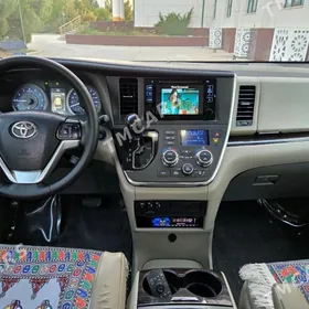 Toyota Sienna 2016