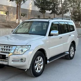 Mitsubishi Pajero 2015