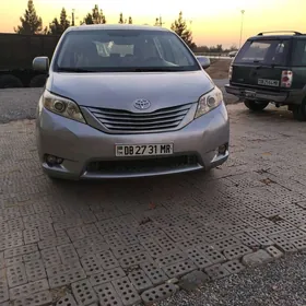 Toyota Sienna 2011