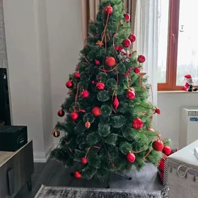 ЁЛКА С ИГРУШКАМИ