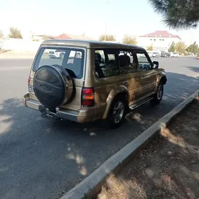 Mitsubishi Pajero 1992