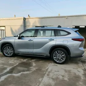 Toyota Highlander 2021