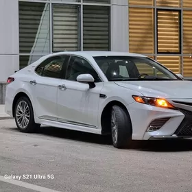 Toyota Camry 2019