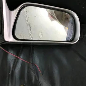 Боковое зеркало