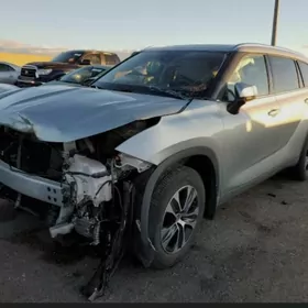 Toyota Highlander 2021